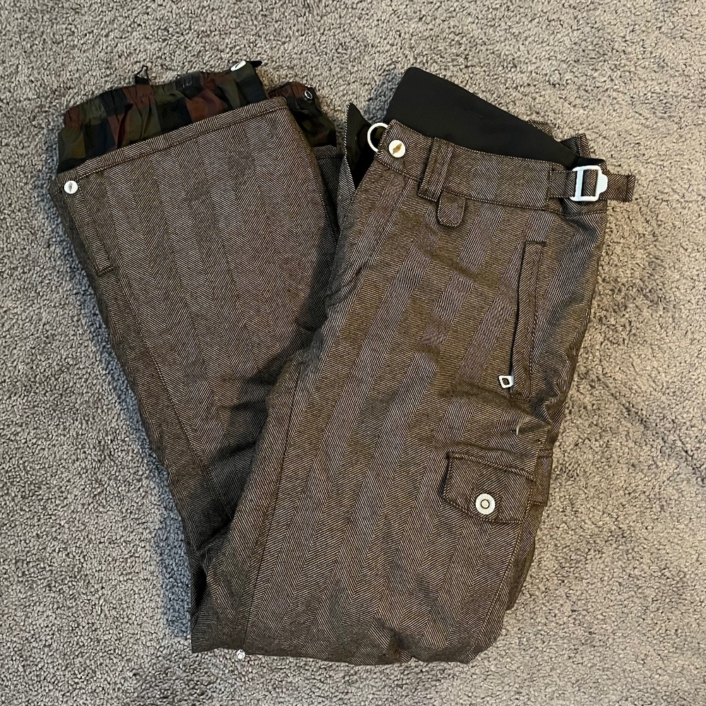 FourSquare snowboard / ski pants size Medium